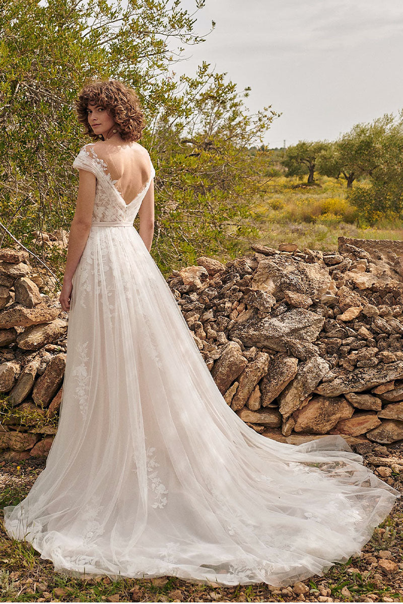 Love Allure Lace Applique Wedding Dress