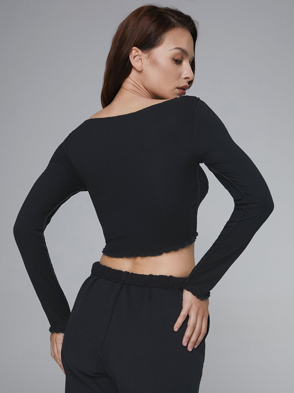 Street Essential - Asymmetrical Cropped Long Sleeve Top