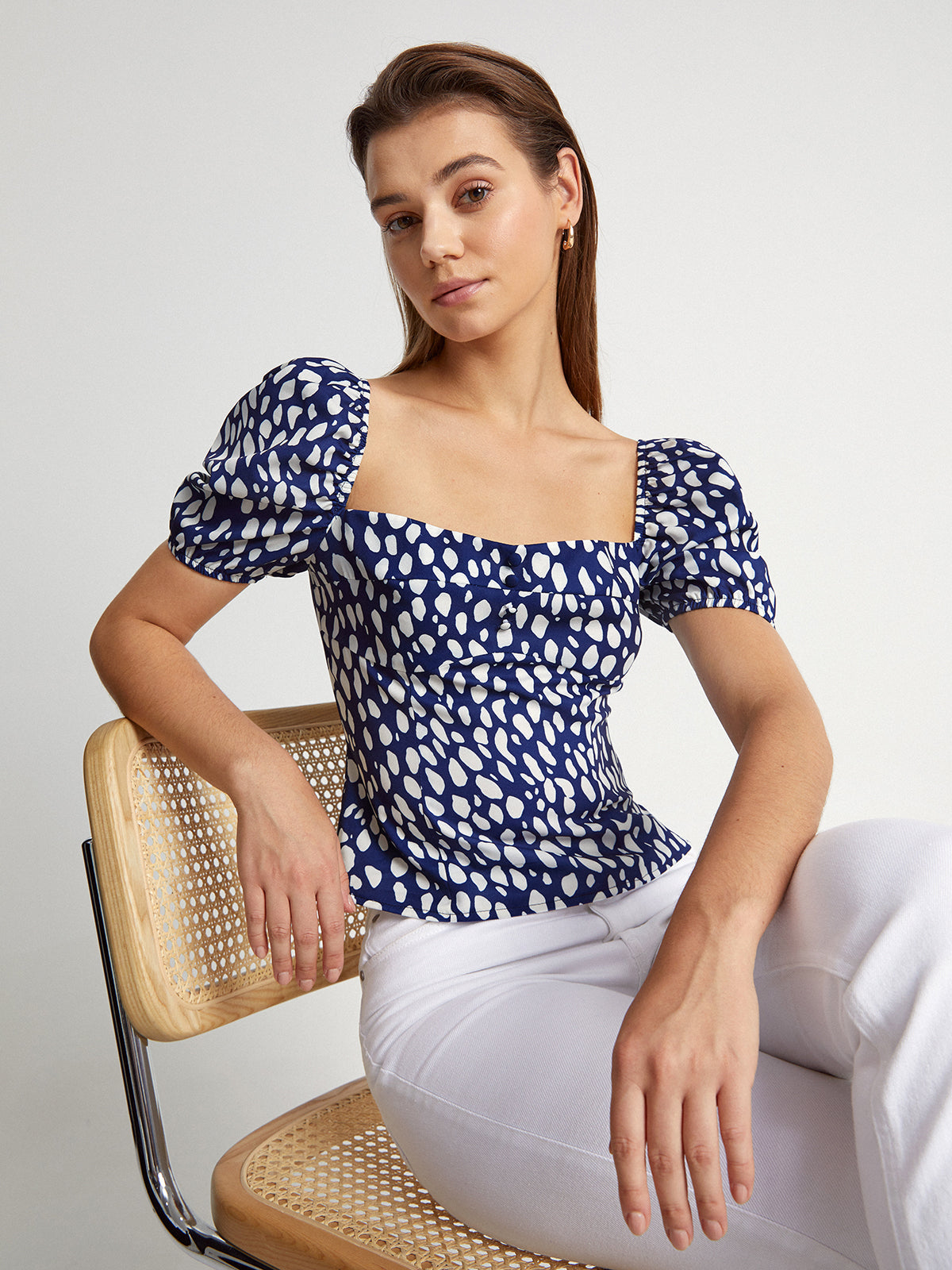 Light Petal Sweetheart Contour Short Sleeve Top